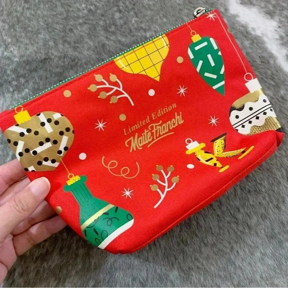 Kiehls x Maite Franchi Cosmetic Bag - Picture 10 of 13